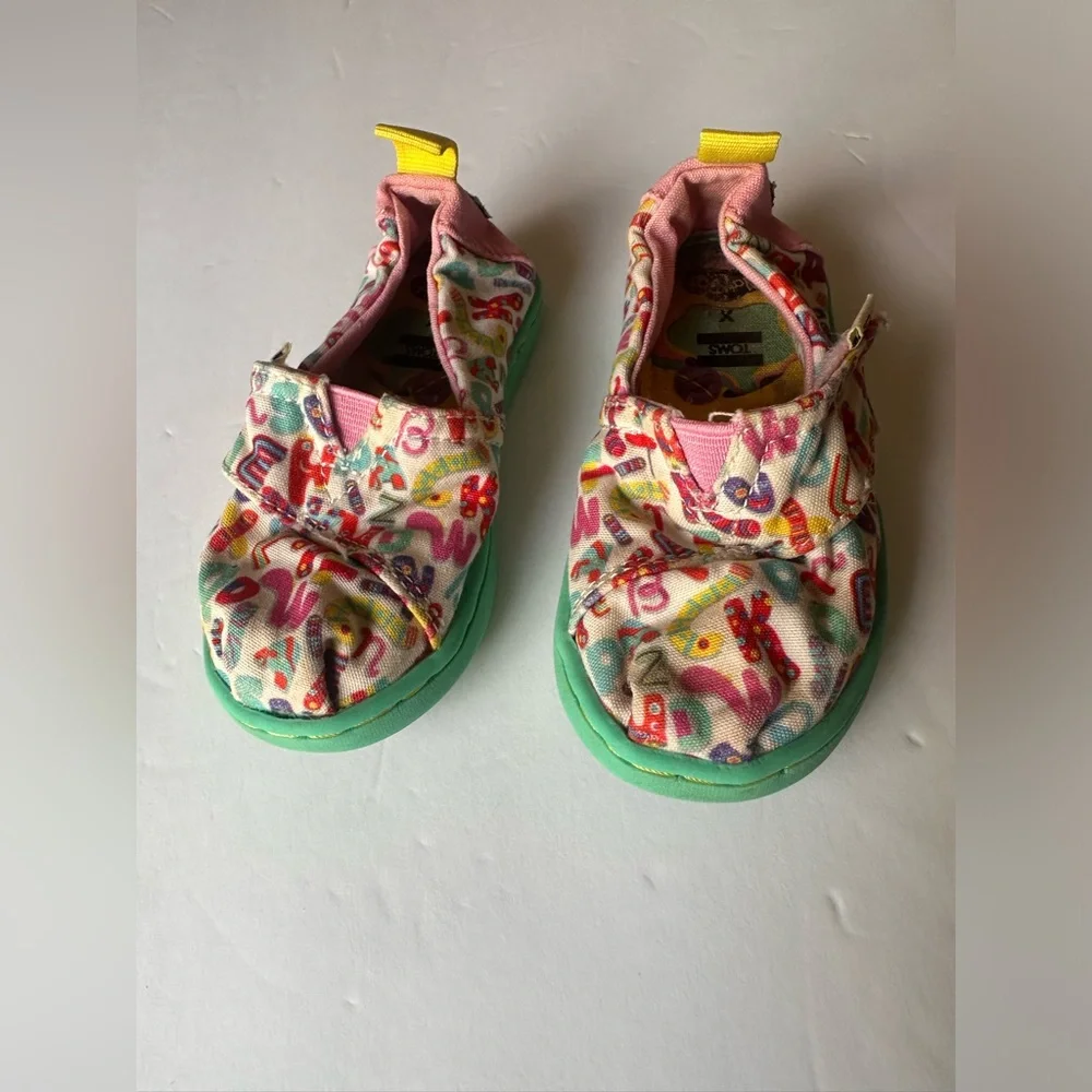 6C TOMS X Play-Doh Alphabet Shoes